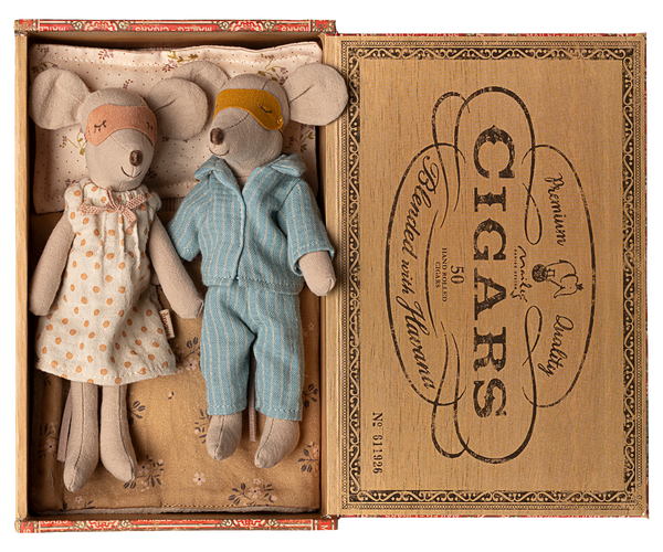 Mum & Dad in cigarbox by Maileg