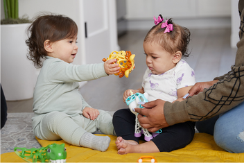 Grabits Grip-I-Mals Lion by Little Kids