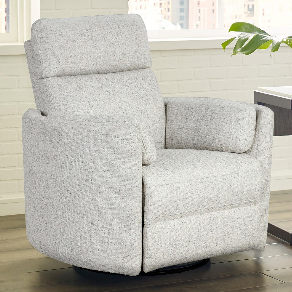 Heritage Round Chair w/ Power Headrest