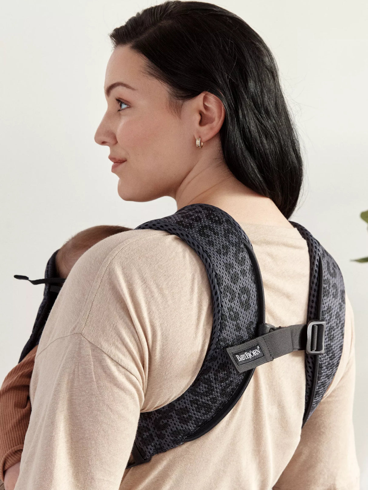 Baby Carrier One Air - 3D Mesh in Anthracite Leopard by BabyBjorn