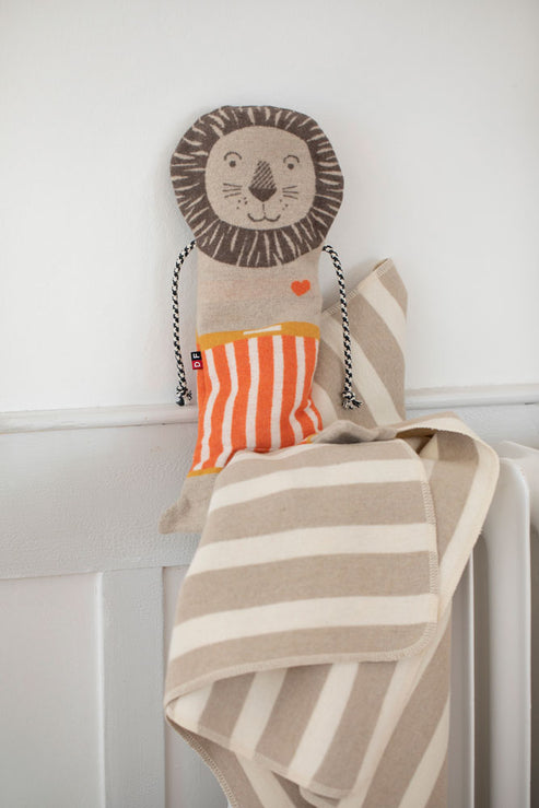 Juwel Set- Blanket in Puppet Lion by Indigo 11