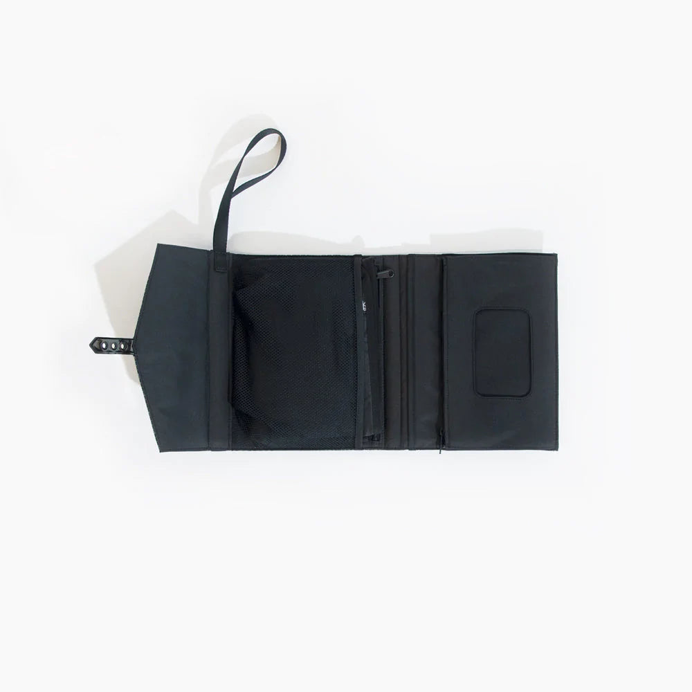 Jet Berlin Changing Clutch by Freshly Picked