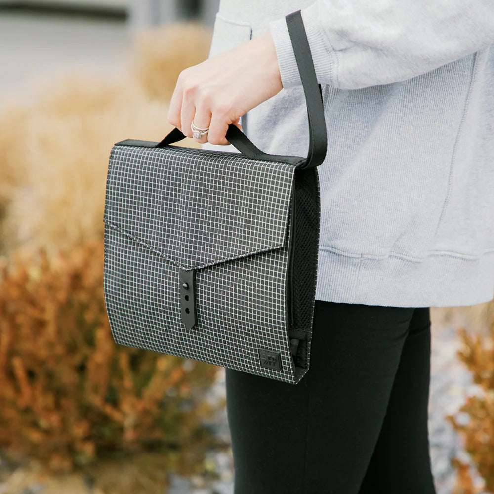 Jet Berlin Changing Clutch by Freshly Picked