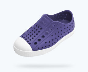 Native Jefferson kids shoes in Punk Purple and Shell White