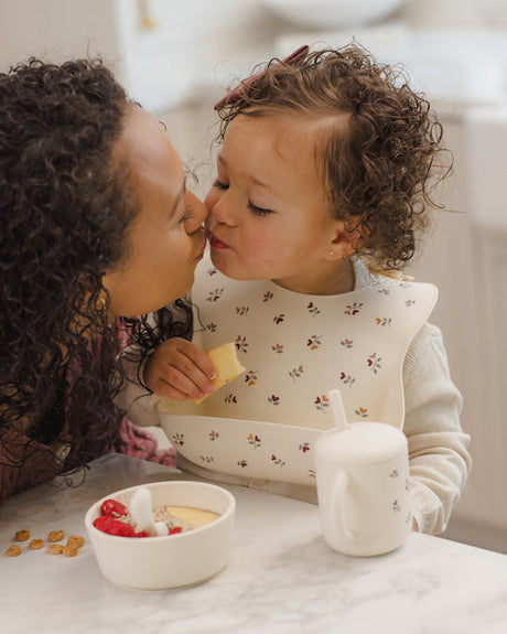 Mushie x Quincy Mae Feeding Kit || Heart Ditsy