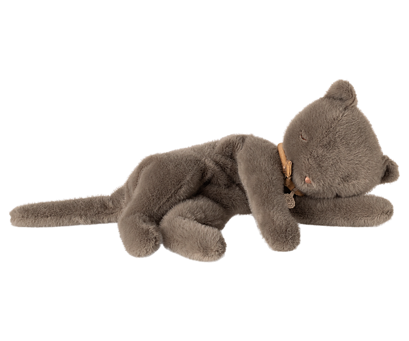 Sleeping kitten plush, Medium - Grey by Maileg