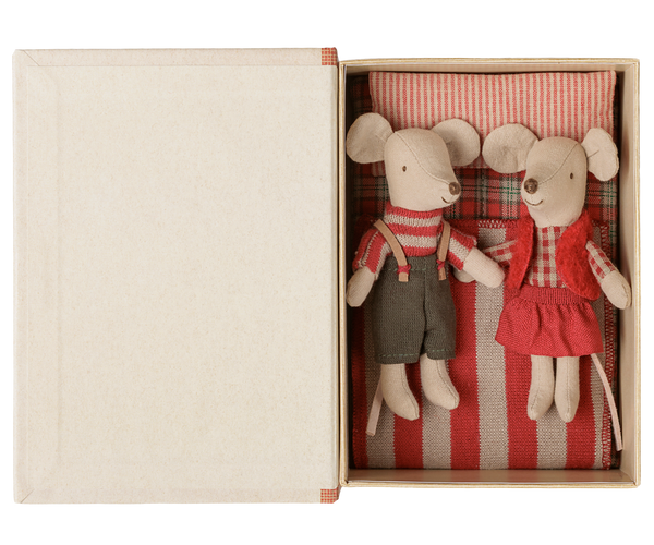 Christmas twin mice, Little sister and brother in book by Maileg