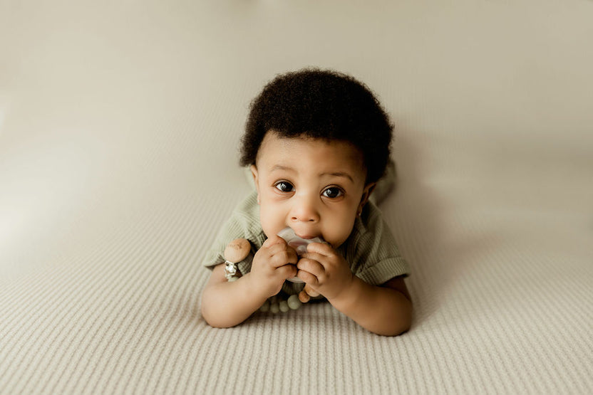 Ninni Co. Olive Green Pacifier Clip