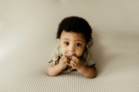 Ninni Co. Olive Green Pacifier Clip