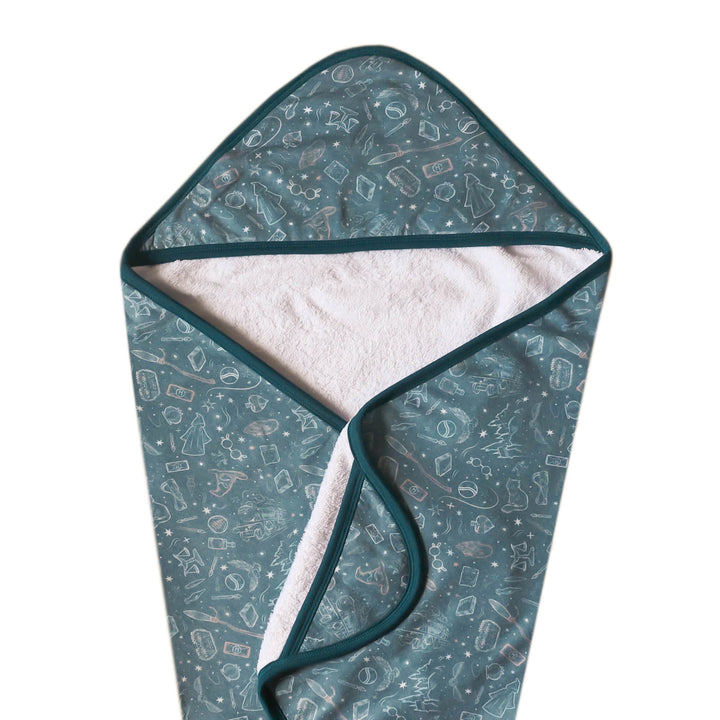Premium Knit Hooded Towel - Hogwarts by Copper Pearl