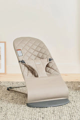 Bouncer Bliss - Woven, Classic quilt in Sand Grey by BabyBjorn