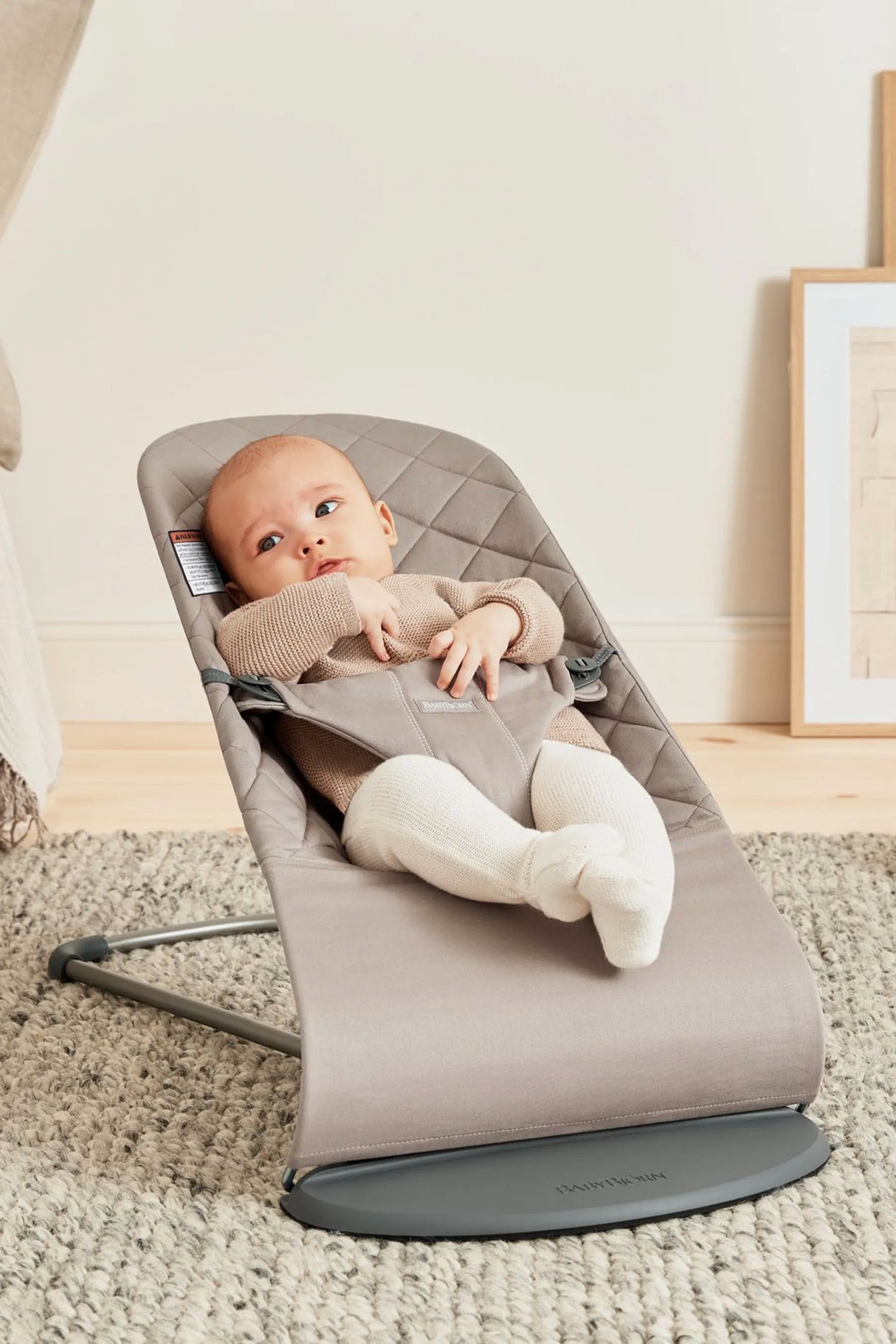 Bouncer Bliss - Woven, Classic quilt in Sand Grey by BabyBjorn