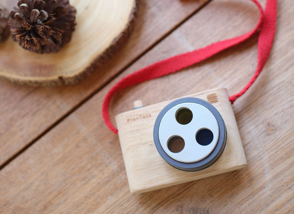 Colored Snap Camera by PlanToys
