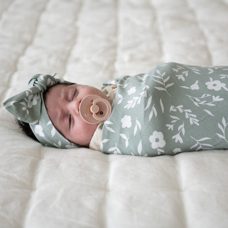 Stretchy Swaddle - Sweet Alyssum by Saranoni