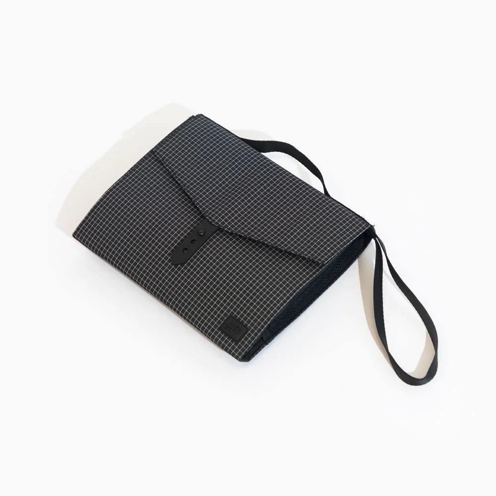 Jet Berlin Changing Clutch by Freshly Picked