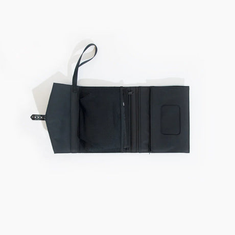 Jet Berlin Changing Clutch by Freshly Picked